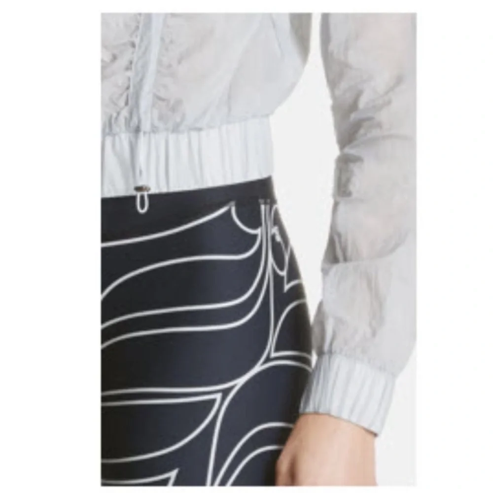 NWOT FABLETICS Donovan ruched light cover up windbreaker perfect after workout! - Picture 6 of 11